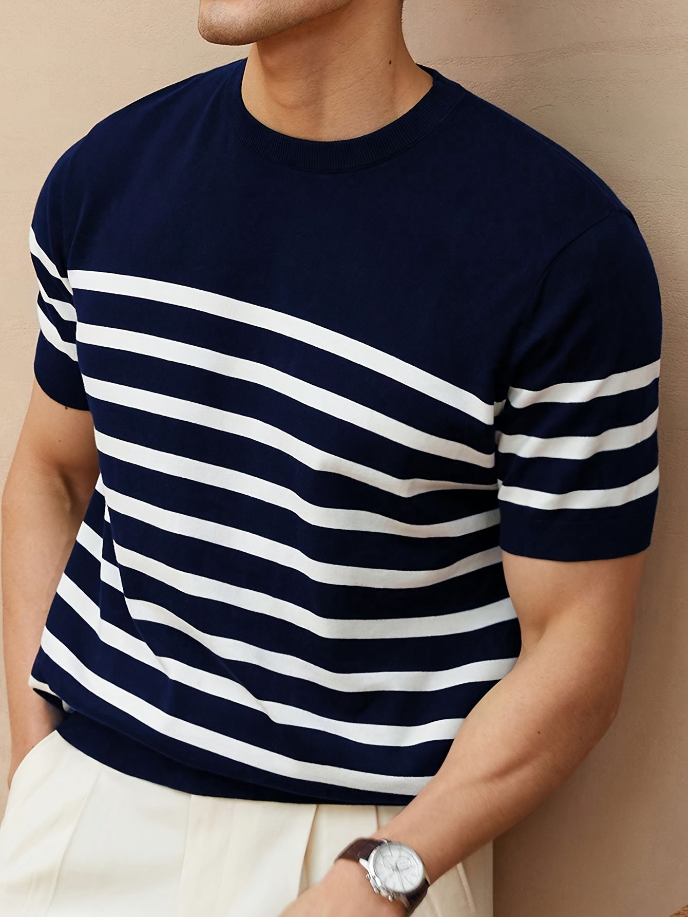 Pull homme à rayures - Manches courtes décontracté, col rond, rayures horizontales noir et blanc, tissu léger et respirant, coupe régulière pour printemps-été, tricot élastique